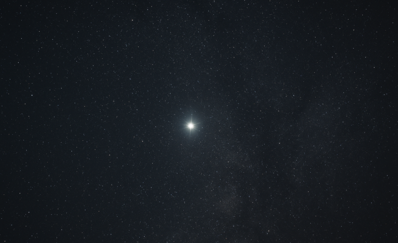 Polarstern: Warum unser Himmelsanker überraschend unscheinbar ist – Ein Blick hinter die scheinbare Helligkeit